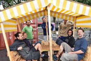 Das Team der barPOLAR auf der Schütz beim Aufbau